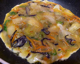 Foto del paso 2 de la receta: Tortilla francesa rellena de mezcla de lechuga 4 estaciones