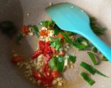 Foto langkah ke 3 dari resep Telur Ceplok Cabe Garam.