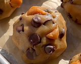 Foto del passaggio 4 della ricetta Cookie al caramello salato