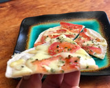 Foto del paso 3 de la receta: Pizzeta rápida en masa de taco🌮 tomate 🍅 orégano