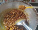 A picture of step 2 of Chickpea masala.