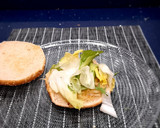 Foto del paso 12 de la receta: Hamburguesa de salmón con salsa de pepino (Sin sal añadida)