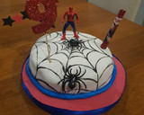 Foto del paso 5 de la receta: Torta de cumpleaños Spider-Man