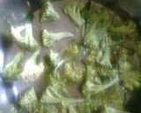 A picture of step 2 of Mince meat with broccoli.