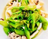 Hình bước làm 2 của món Mực Xào Mướp
