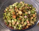 Une image de l'étape 5 de Compote de rhubarbe et pêches de vigne à la vanille.