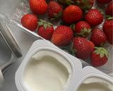 Foto del paso 1 de la receta: El yogur de fresas, por favor!!
