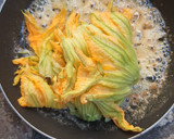 Foto del paso 4 de la receta: Solomillo de cerdo en salsa de flor de calabaza