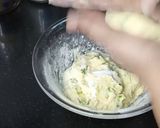A picture of step 3 of Anday Wala burger.