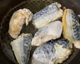 Hình bước làm 1 của món Cá Saba Rim Mắm Tỏi Ớt