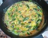 Foto del paso 6 de la receta: Revuelto de huevos con cebolletas tiernas, ajos y atún rojo