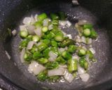 A picture of step 1 of Vellutata di Asparagi e Parmigiano.