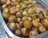 Foto del paso 3 de la receta: 🥔🌿 Papines al romero con aceite de oliva 🫒