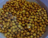 A picture of step 1 of Brown Chickpeas Sundal.