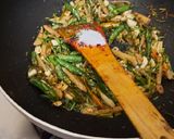 A picture of step 4 of Green garlic, green chilli ginger pickle.
