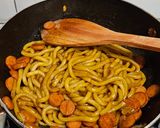 Foto langkah ke 4 dari resep Udon Goreng Sosis.
