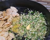 Foto del paso 3 de la receta: Pechugas al verdeo en disco de arado