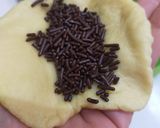 Foto langkah ke 5 dari resep Roti Sobek Isi Coklat Keju.