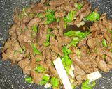 Foto del paso 3 de la receta: Bistec de res con acelga y salsa soya