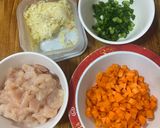 รูปขั้นตอนการทำที่ 1 ของ ข้าวต้มอกไก่สับผัดกระเทียม