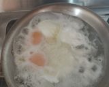 Foto del paso 1 de la receta: Huevos escaldados con chile