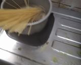 Foto langkah ke 1 dari resep Spaghetti With Spinach.