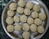 A picture of step 4 of Crunchy Sweet Balls.