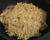 Foto langkah ke 4 dari resep Dadar Mie Instant Crunchy.