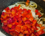 Foto del paso 3 de la receta: Jamoncitos de pollo con salsa de pimientos y tomate