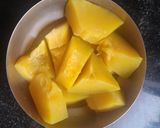 A picture of step 1 of Kaddu ka Bharta (Smashed pumpkin).