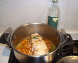 Foto del paso 9 de la receta: Pechuga de pollo rellena con salsa de vino