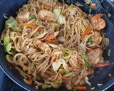 Foto langkah ke 7 dari resep Mie Goreng Udang Sayur.