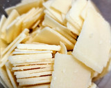Foto del paso 2 de la receta: Filete de merluza con pimientos del piquillo y grana padano