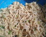 Foto langkah ke 3 dari resep *martabak mini mie kentang*.
