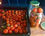 A picture of step 1 of Cherry Tomato Confit.