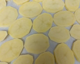 Foto del paso 1 de la receta: Lubina a la sal con patatas al vino blanco