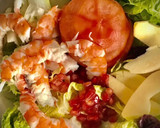 Foto del paso 2 de la receta: Ensalada con langostinos, manzana y granada