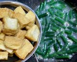 Foto langkah ke 5 dari resep Tumis tahu kacang panjang.