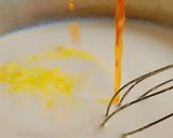 Foto langkah ke 5 dari resep Saffron Panna Cotta.
