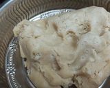 तीळगुळाच्या तिरंगी करंज्या (tilgulachya tiranga karanji recipe in marathi) रेसिपी स्टेप 1 फोटो 