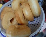 Foto langkah ke 4 dari resep Donat empuk tanpa kentang.
