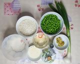 Foto del passaggio 1 della ricetta Risotto con piselli freschi