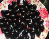 A picture of step 1 of Jamun juice.
