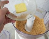 A picture of step 1 of No-bake fruit tart.