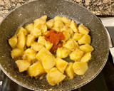 Foto del paso 5 de la receta: Guiso de patatas con salchichas frescas