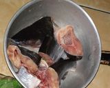 Foto langkah ke 1 dari resep Ikan Patin Bumbu Kuning Kemangi  Pedas.