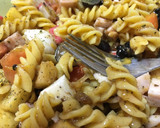 Foto del paso 4 de la receta: Ensalada de pasta con mango, tomate y pavo