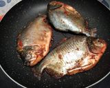 Foto langkah ke 4 dari resep Ikan Bawal Bakar Pedas Teflon.