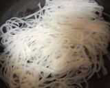 Foto del paso 1 de la receta Noodles de arroz salteados con judías verdes y jamón