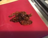 Une image de l'étape 1 de Feuilletés « chauve souris » aux tomates séchées,moutarde douce et wasabi.